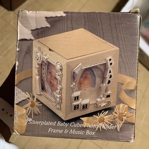 GODINGER silverplated baby cube photo holder